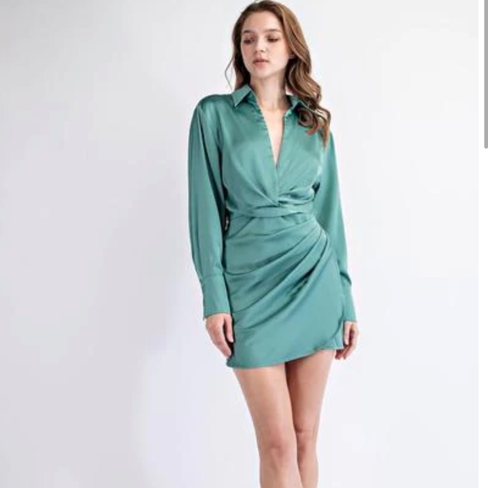 NWT 💚💚💚 SATIN Wrap Dress